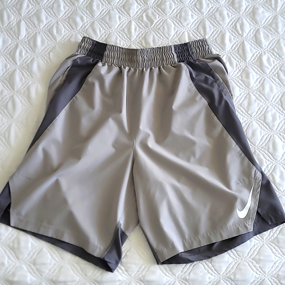 NIKE DRI-FIT Two-Tone Grey Workout Shorts sz L Excellent Condition 👌